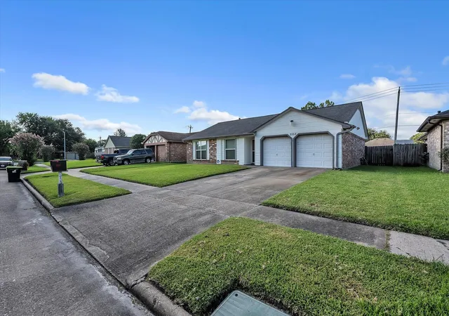 Photo 3 of Single family home for sale at 2058 Feather Ridge Dr, Missouri City, TX 77489 | MLS# 97204070 | Listing updated on 2026-07-06