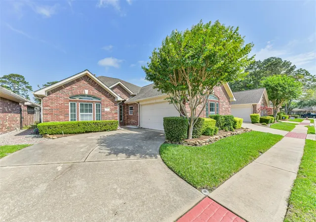Homes for sale in Friendswood, TX | 314 Parkwood Village Dr, Friendswood, TX 77546 | MLS# 63330986