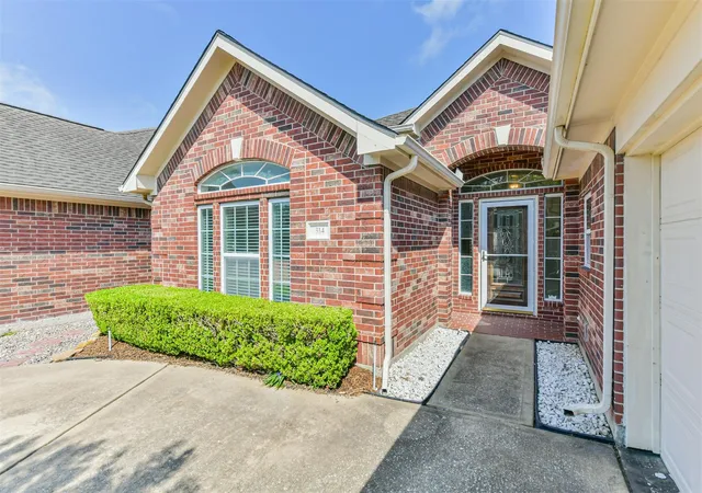 Homes for sale in Friendswood, TX | 314 Parkwood Village Dr, Friendswood, TX 77546 | MLS# 63330986