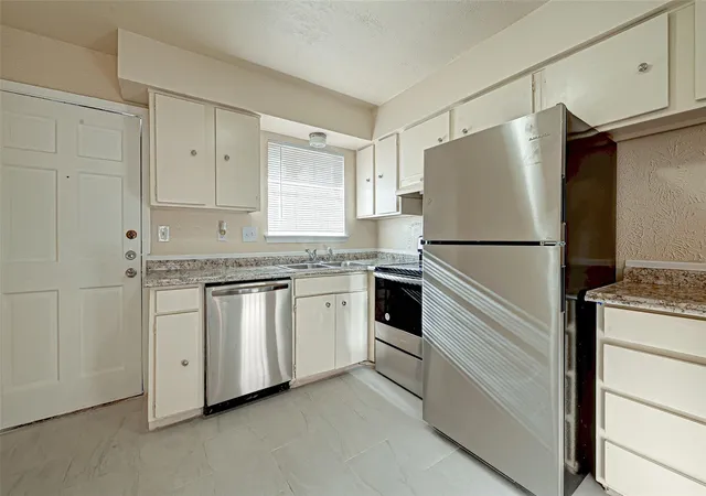 1st image of 6305 Westward St #176, Houston, TX 77081 | MLS# 17666785