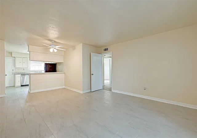 3rd image of 6305 Westward St #176, Houston, TX 77081 | MLS# 17666785