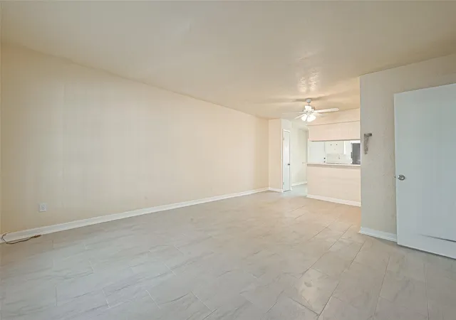 4th image of 6305 Westward St #176, Houston, TX 77081 | MLS# 17666785