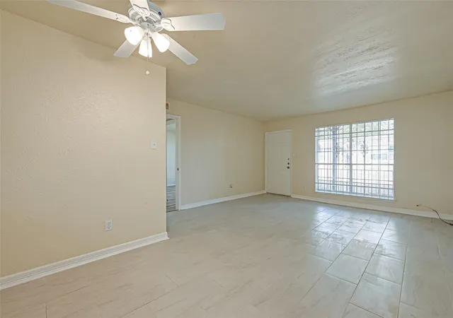 5th image of 6305 Westward St #176, Houston, TX 77081 | MLS# 17666785