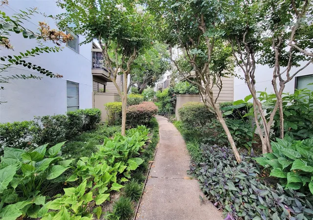 2nd image of 10047 Westpark Dr #21, Houston, TX 77042 | MLS# 44498522