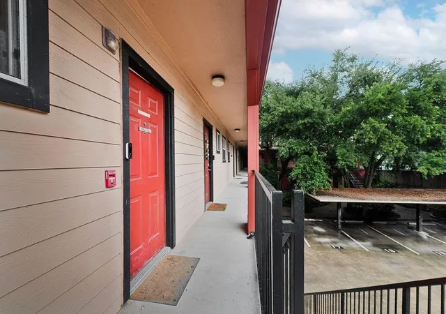 3rd image of 1616 Elgin St #11, Houston, TX 77004 | MLS# 13748085
