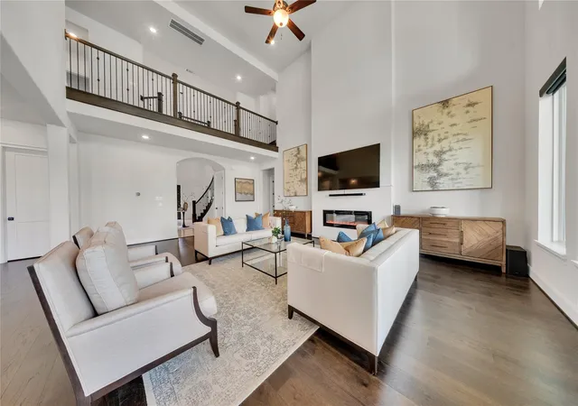 3rd image of 10631 Crystal Spring Dr, Missouri City, TX 77459 | MLS# 56168112