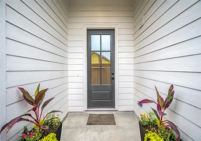 2nd image of 407a Sikes St, Houston, TX 77018 | MLS# 70180914
