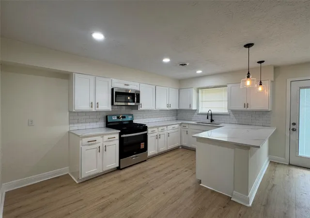 Photo 3 of Single family home for sale at 6523 Glen Rock Dr, Houston, TX 77087 | MLS# 31892524 | Listing updated on 2026-09-08