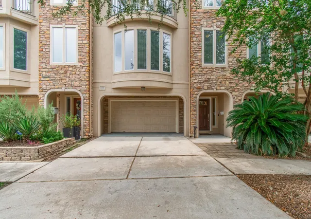 2nd image of 1318 Goliad St, Houston, TX 77007 | MLS# 75315821
