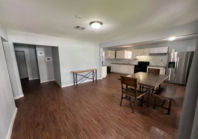 4th image of 1005 Bank Dr, Houston, TX 77547 | MLS# 81567905