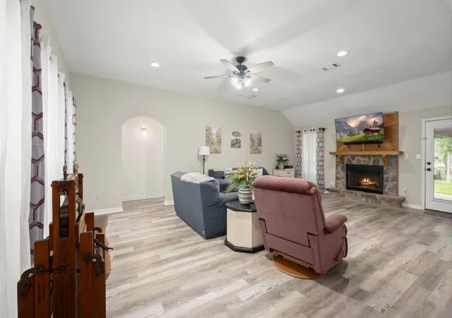 Photo 4 of Single family home for sale at 10807 Amar Dr, Conroe, TX 77303 | MLS# 67104330 | Listing updated on 2026-09-05