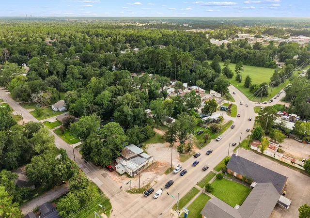 12th image of 425 Silverdale Dr, Conroe, TX 77301 | MLS# 53429249