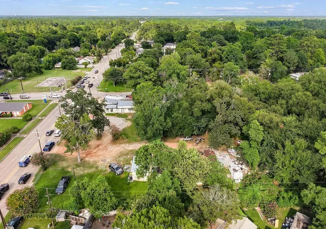 2nd image of 425 Silverdale Dr, Conroe, TX 77301 | MLS# 53429249
