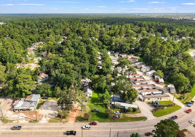 5th image of 425 Silverdale Dr, Conroe, TX 77301 | MLS# 53429249