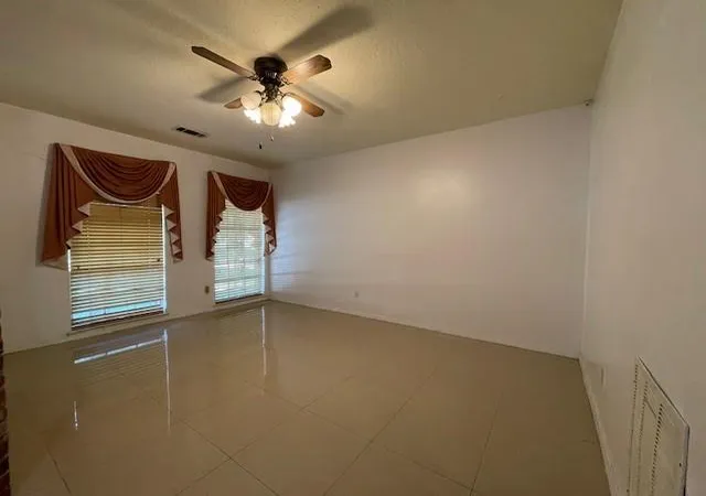 5th image of 7106 Pella Dr, Houston, TX 77036 | MLS# 3878260