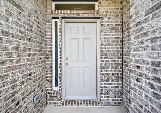 4th image of 2123 Spring Hollow Dr, Baytown, TX 77521 | MLS# 88753565