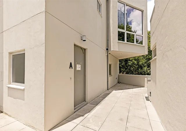 24th image of 608 Stanford St #A, Houston, TX 77019 | MLS# 21594367