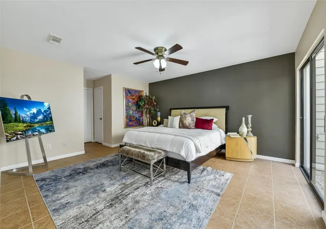 Photo 4 of Townhouse for sale at 9360 Briar Forest Dr, Houston, TX 77063 | MLS# 75176880 | Listing updated on 2026-09-12