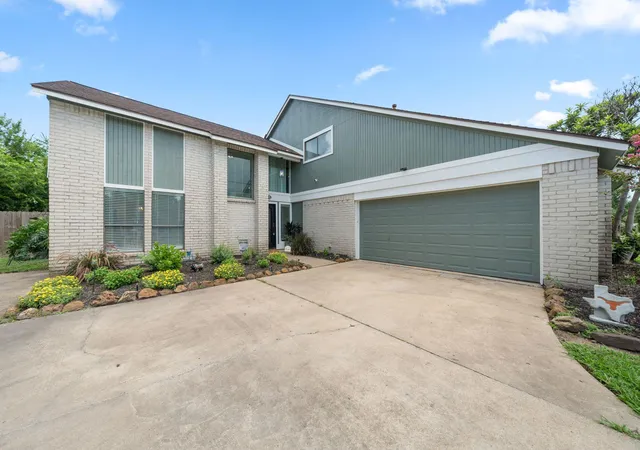 2nd image of 403 Banyan St, Lake Jackson, TX 77566 | MLS# 48924072
