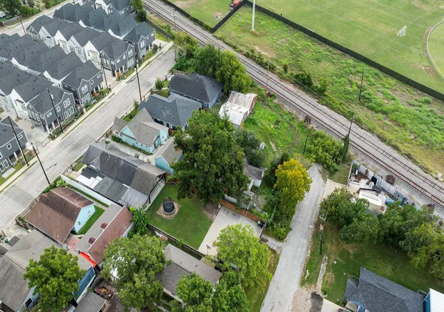 3rd image of 5221 Mccormick St, Houston, TX 77023 | MLS# 11091213