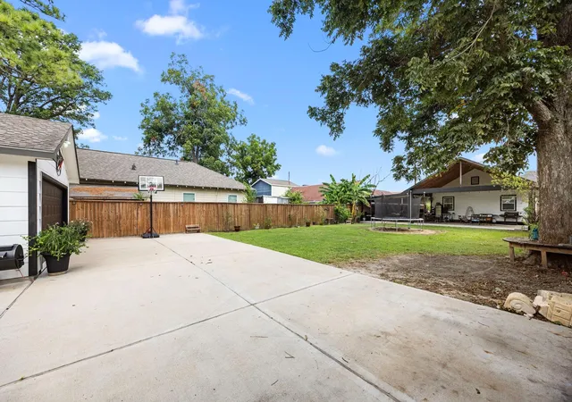 5th image of 5221 Mccormick St, Houston, TX 77023 | MLS# 11091213