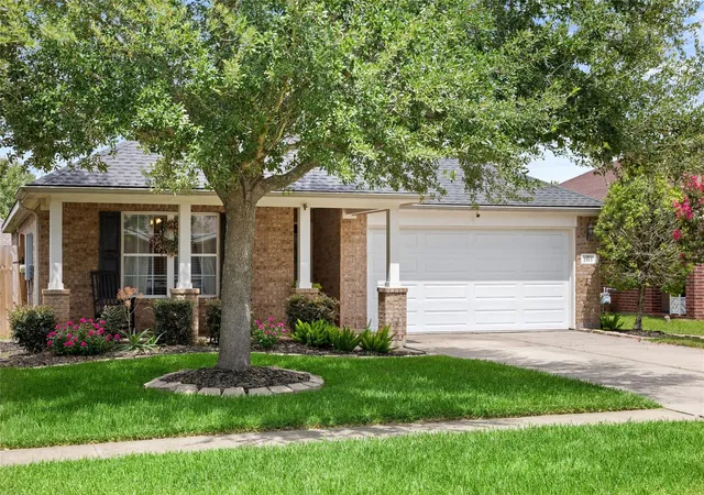3rd image of 2513 Shiprock Dr, Deer Park, TX 77536 | MLS# 77806339