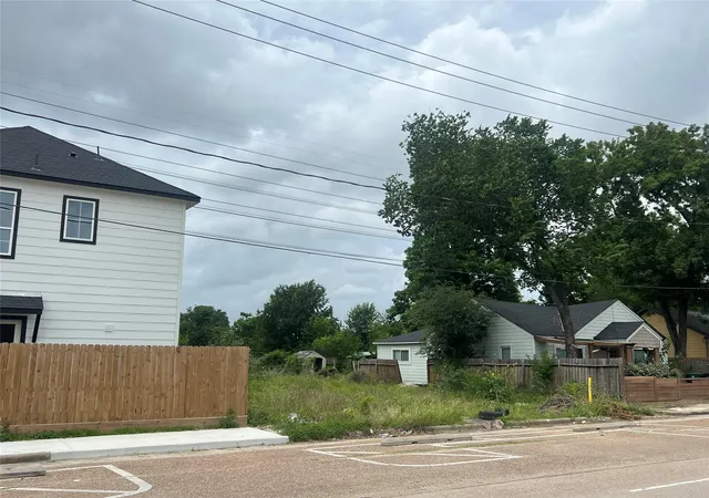 3rd image of 2805 Elysian St, Houston, TX 77009 | MLS# 28988730