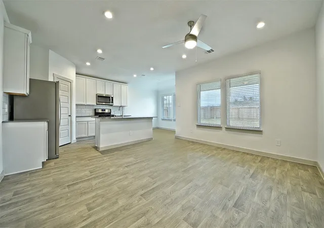 3rd image of 7923 Suffolk Valley Ln, Rosharon, TX 77583 | MLS# 26655829