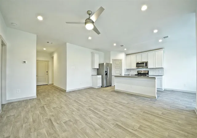 4th image of 7923 Suffolk Valley Ln, Rosharon, TX 77583 | MLS# 26655829