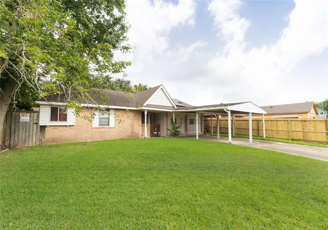 Photo 3 of Single family home for sale at 827 Onaleigh Dr, Channelview, TX 77530 | MLS# 15545438 | Listing updated on 2026-09-14