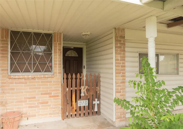 Photo 3 of Single family home for sale at 827 Onaleigh Dr, Channelview, TX 77530 | MLS# 15545438 | Listing updated on 2026-09-14