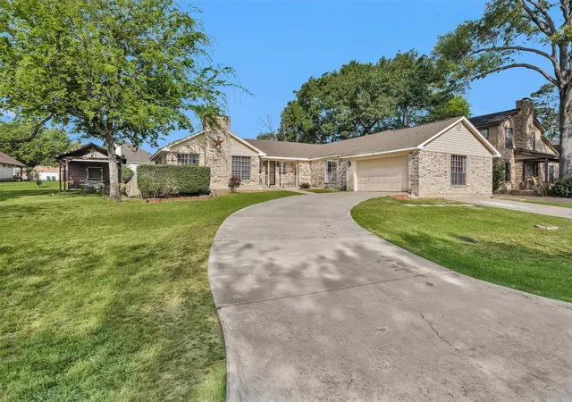 Photo 3 of Single family home for sale at 6878 Kingston Cvs Ln, Willis, TX 77318 | MLS# 13023761 | Listing updated on 2026-08-07