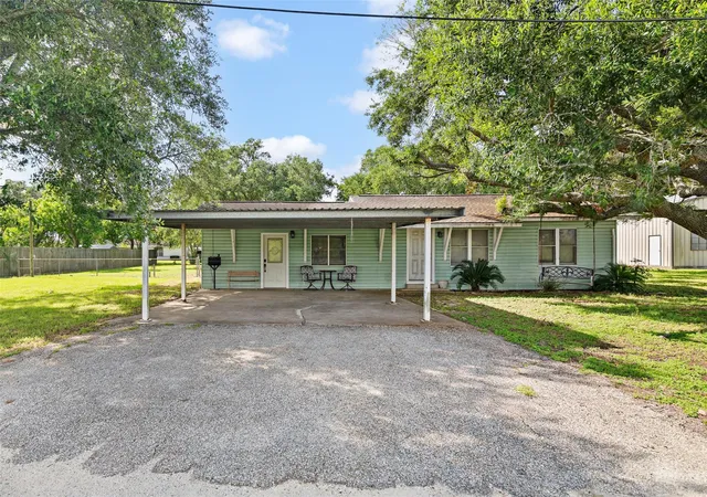 Homes for sale in Edna, TX | 506 Pear St, Edna, TX 77957 | MLS# 6076193