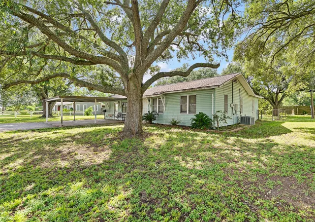 Homes for sale in Edna, TX | 506 Pear St, Edna, TX 77957 | MLS# 6076193