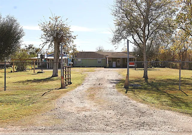 15th image of 634 S Paloma Dr, Rosharon, TX 77583 | MLS# 95742538