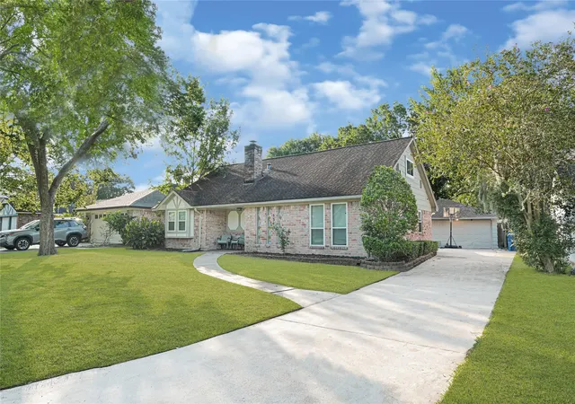 Homes for sale in Friendswood, TX | 5343 Royal Pkwy, Friendswood, TX 77546 | MLS# 7517773