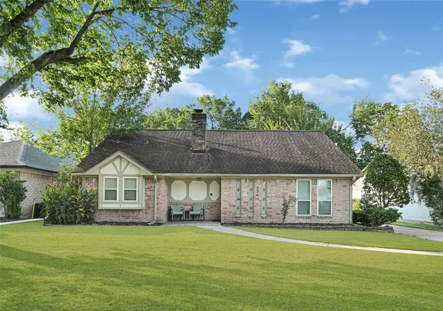 Homes for sale in Friendswood, TX | 5343 Royal Pkwy, Friendswood, TX 77546 | MLS# 7517773