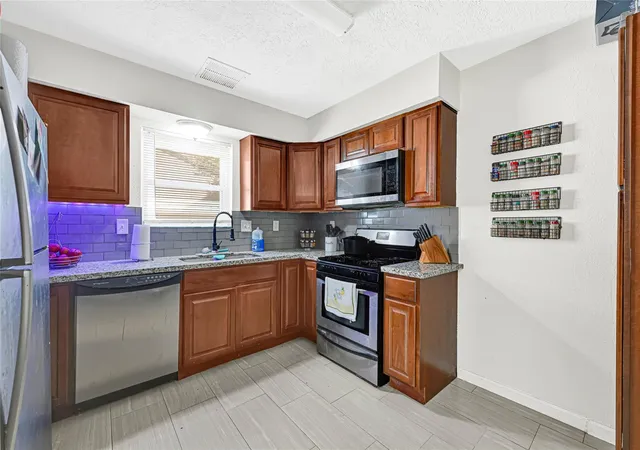 Homes for sale in Friendswood, TX | 5343 Royal Pkwy, Friendswood, TX 77546 | MLS# 7517773