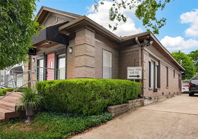 Photo 4 of Single family home for sale at 1204 W Gray St, Houston, TX 77019 | MLS# 86362232 | Listing updated on 2026-08-02