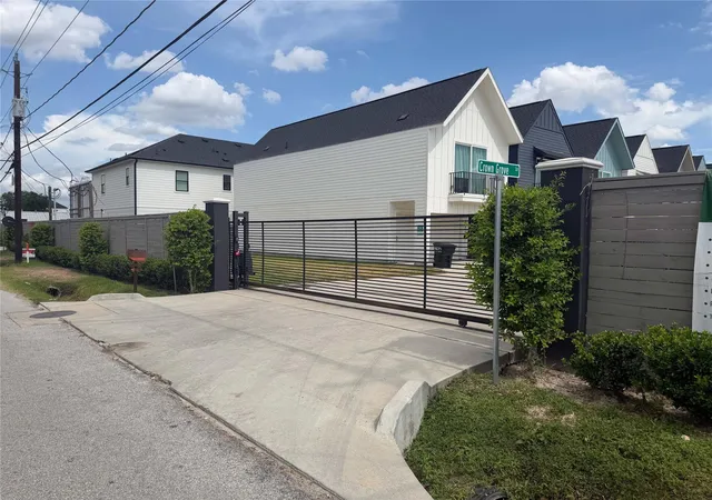 Photo 1 of Land for sale at 4625 Crown Bnd Ln, Houston, TX 77018 | MLS# 71327089 | Listing updated on 2026-07-02