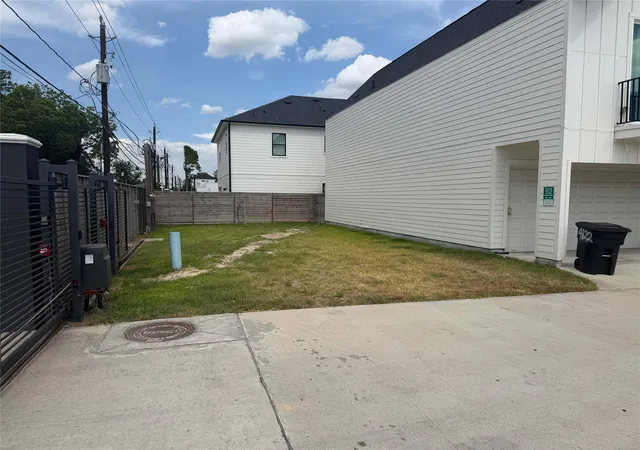 Photo 3 of Land for sale at 4625 Crown Bnd Ln, Houston, TX 77018 | MLS# 71327089 | Listing updated on 2026-07-02