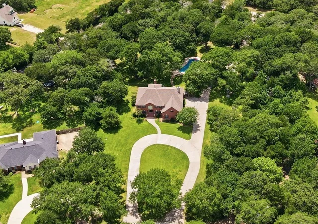 1st image of 3805 N Briarwood Dr, Brenham, TX 77833 | MLS# 76218866