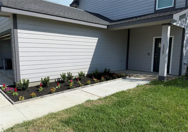 2nd image of 1327 5th Ave N, Texas City, TX 77590 | MLS# 89739176
