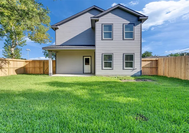 Photo 3 of Single family home for sale at 1327 5th Avenue N, Texas City, TX 77590 | MLS# 89739176 | Listing updated on 2026-09-11