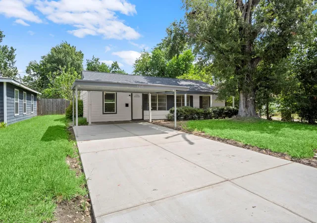 Homes for sale in Houston, TX | 5219 Myrtlewood St, Houston, TX 77033 | MLS# 18572169