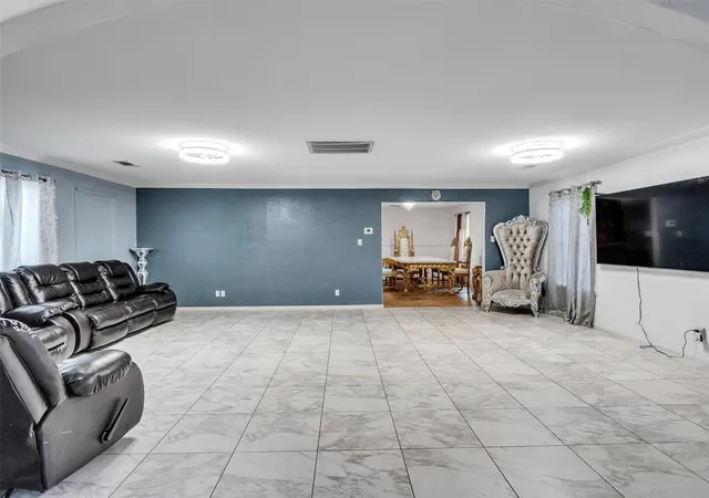 Photo 4 of Single family home for sale at 7923 Glenview Dr, Houston, TX 77061 | MLS# 84777191 | Listing updated on 2026-08-19