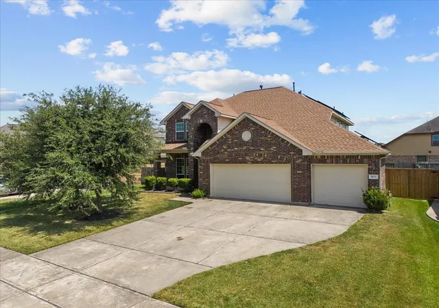 1st image of 2871 Ginger Cove Ln, Dickinson, TX 77539 | MLS# 81394236