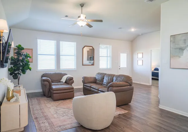 4th image of 1115 Brahma Cir, East Bernard, TX 77435 | MLS# 81668461
