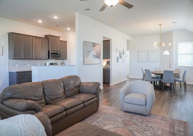 5th image of 1115 Brahma Cir, East Bernard, TX 77435 | MLS# 81668461