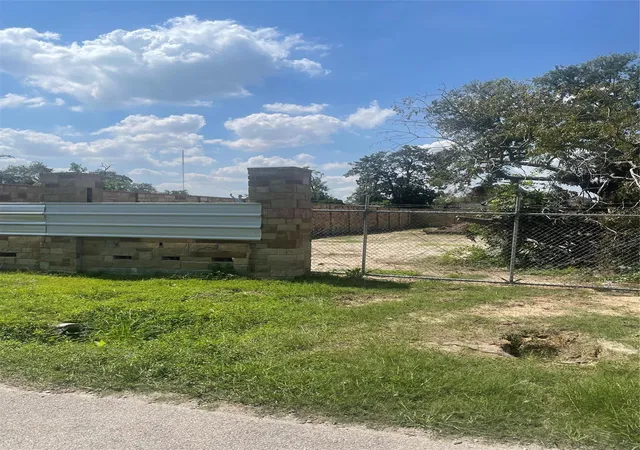 Photo 1 of Land for sale at 7317 Roswell St, Houston, TX 77022 | MLS# 43023299 | Listing updated on 2026-04-14